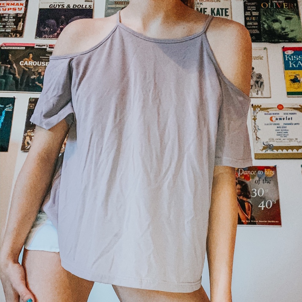 💗 3/$20 light purple cold shoulder top